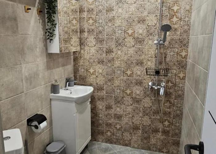 Apartamento By The Pool #10 *